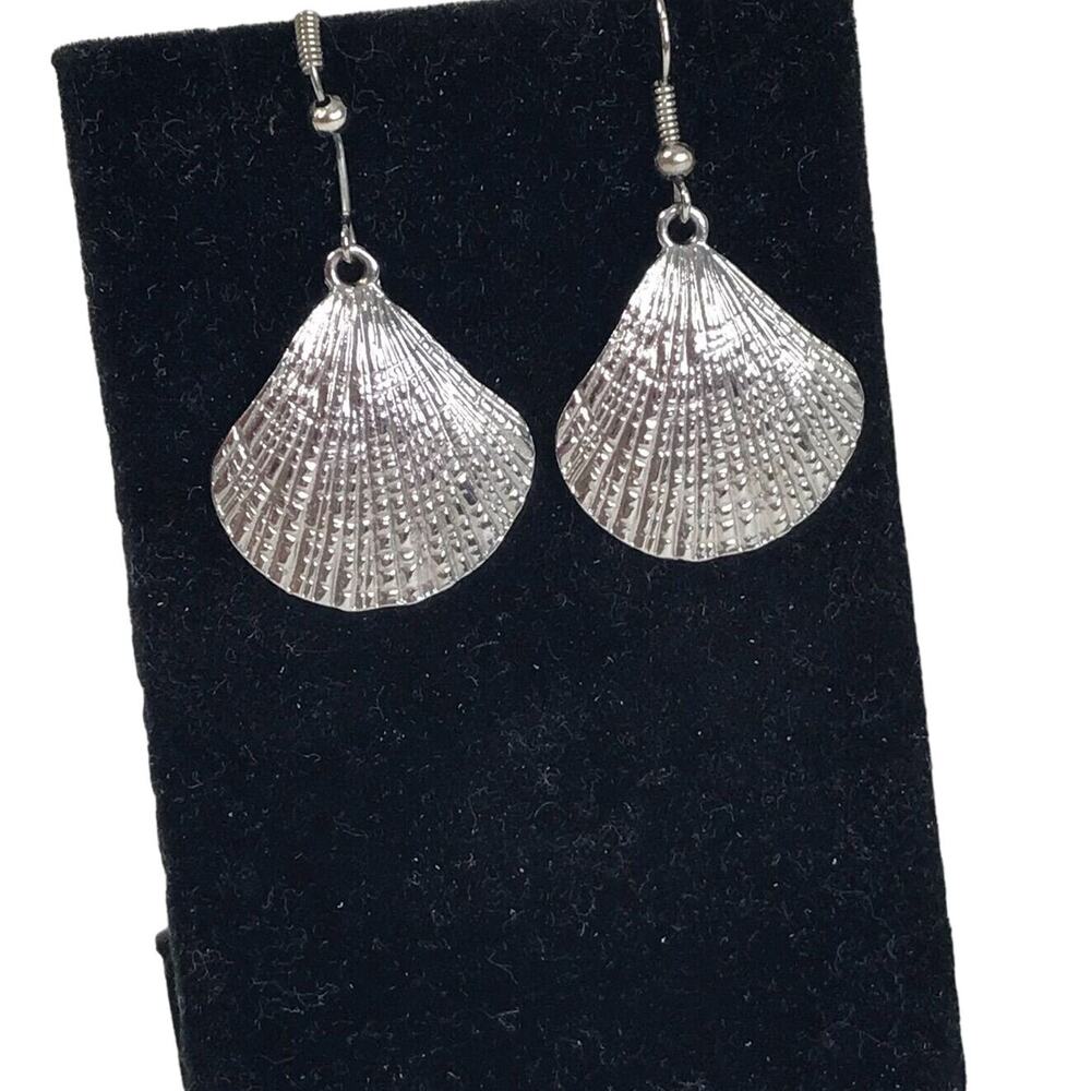 Clam Shell Princess Necklace Turquoise with Clam Dangle Drop Earrings - Picture 2 of 8